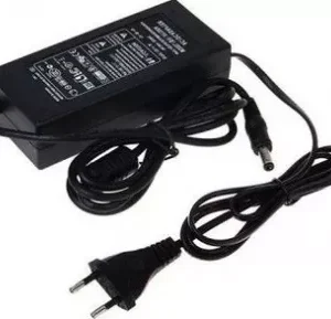 Alimentator 220V la 12V 2.3A conector 5.5x2.1 mm