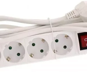 Prelungitor 4 prize 1.4m cu intrerupator cablu 3xG1.5mmp Well