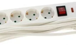 Prelungitor 5 prize 3m cu protectie cablu 3xg1.5mmp 16A 3500W IP20 Well