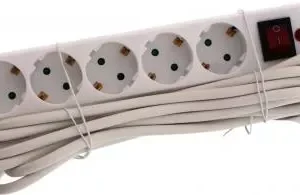 Prelungitor cu protectie la supratensiune 5m 6 prize Schuko Well